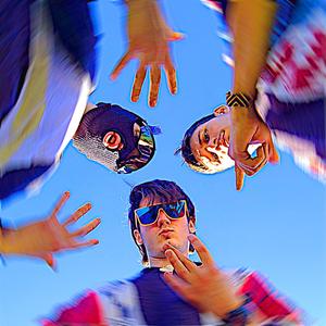 CALIENTE (feat. MICHAEL.wav & JUANLUKE)