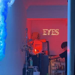 EYES
