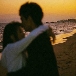 心脏又不长在中间，对你偏心怎么了