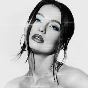 Девочка с глазами синими