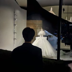 风把云吹成温柔形状