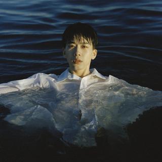 喝下这杯酒，用你我的故事写一曲民谣