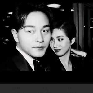 落叶随着风飘走