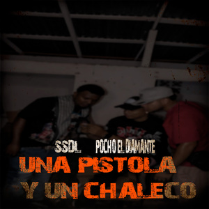 UNA PISTOLA Y UN CHALECO