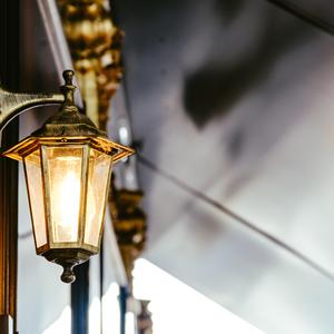 走出阴霾的岁月