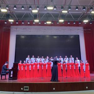 在灿烂阳光下（翻自 总政合唱团）