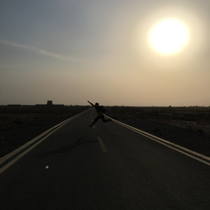 老柯《为何城市没有夜晚的天空》