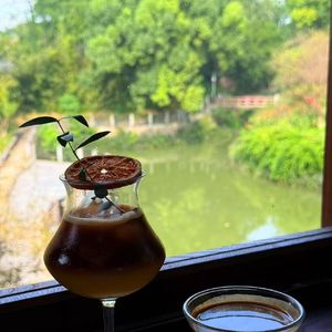 第一眼就爱上的人，怎么甘心做朋友