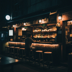凌晨的小酒馆