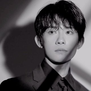 我将所有的心事 藏进深夜的每一首歌里