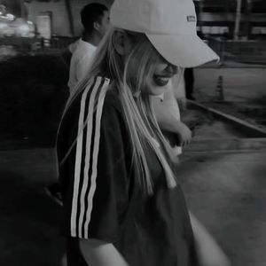 yalguz kaldim(独爱一生）