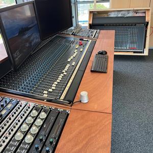 Leaves (feat. Ivan Ivanov, Gabor Honvari & Silvio Centamore)