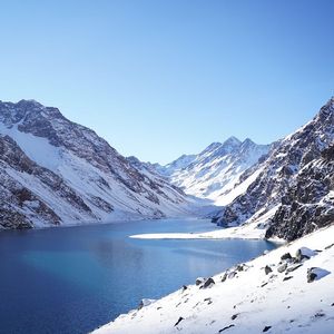 《秋风中的落叶》