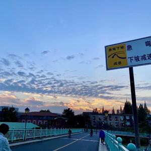 他们说今晚的夜色很好（翻自 比尔）