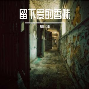 跑向旋转木马河边