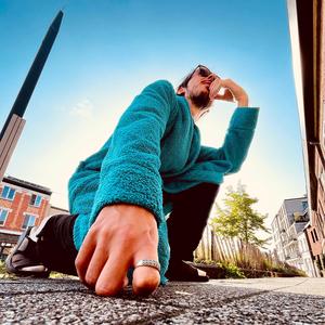 WOENSEL (feat. King Dewdrop)