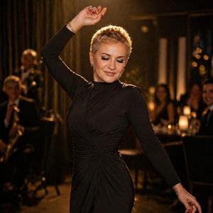 Sunt singură si dansez !