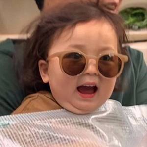 她说每个人的心中都有一首歌