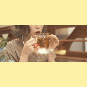 コーヒーと菓子の香り漂う部屋にて