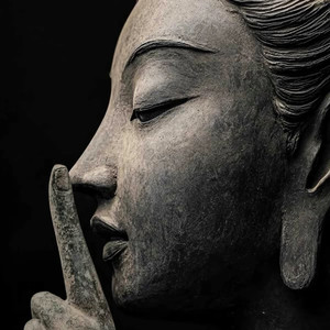 深淵會等著你進那深邃的眼眸
