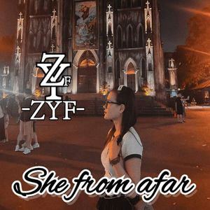 She from afar 伴奏