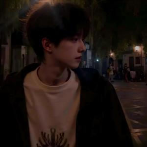 折迭在耳机里的你