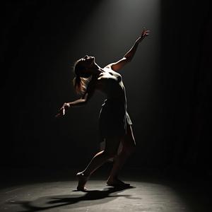 影の中で踊る