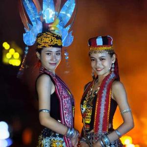 Gawai Kitai Sarawak (feat. Amber & Ling)