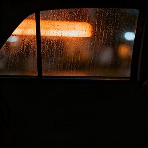 车内雨眠
