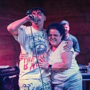 MAMA DON'T CRY