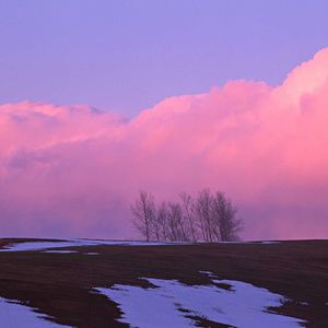 云遮雾绕千山隐