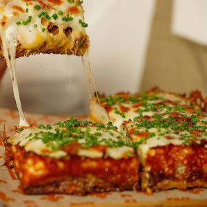 意味不明なほど旨すぎるピザトースト (Unbelievably Delicious Pizza Toast Food Music)