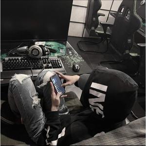 ថែរខ្លួនផងពេលគ្មានបងក្បែរ...