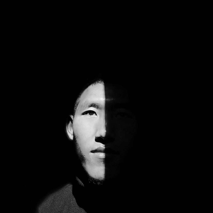 你就这样几小时地听着雨声