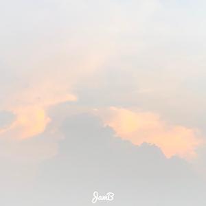 她如夏天的风般的美好