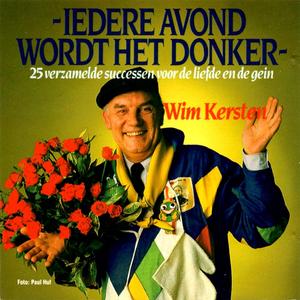 Medley: Bij ons staat op de keukendeur - Familie, daar heb ik balen van - Onder de schemerlamp