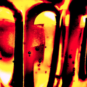 Esta Noche Cambiaremos de Color, Seremos una Negra Gota de Licor