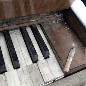 校服刻死你名字