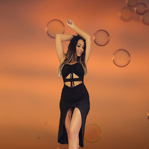 Oare Ce Ascunzi Sub Fustita Aia Mini