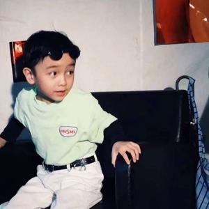 我在贩买日落你像神明一样慷慨的将光撒向我