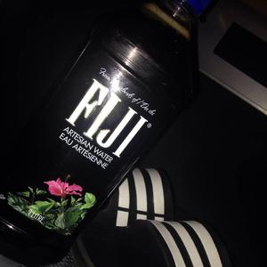 这个世界存在着我们的爱情