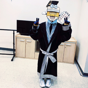 흔들리는 꽃들 속에서 네 샴푸향이 느껴진거야