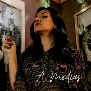 A medias