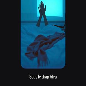 Sous le drap bleu