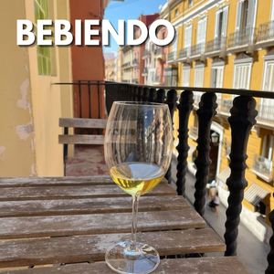 Bebiendo