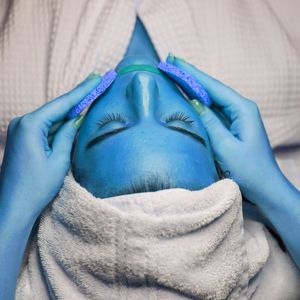 柔和的在家冥想时刻