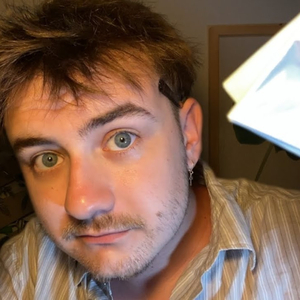 J'enlève le sable de ton visage