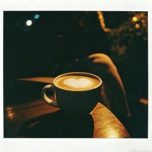 咖啡裏還留着餘溫的白