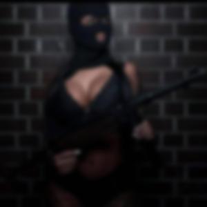 POSTURADO E TRAJADO (feat. MC REIS)