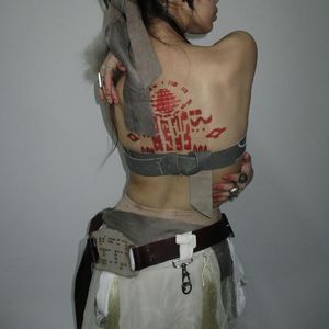 如静穆大山下流动的水